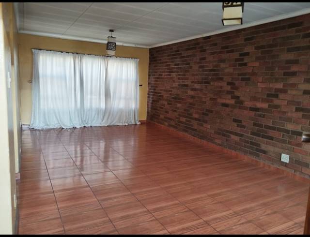2 BEDROOM FLAT FOR SALE IN VEREENIGING CENTRAL